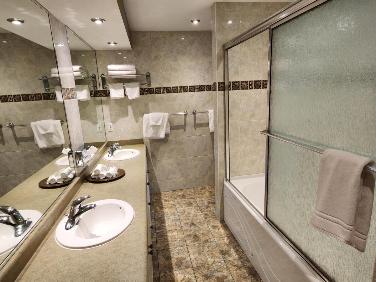 Sunshine Coast Resort Madeira Park Екстер'єр фото