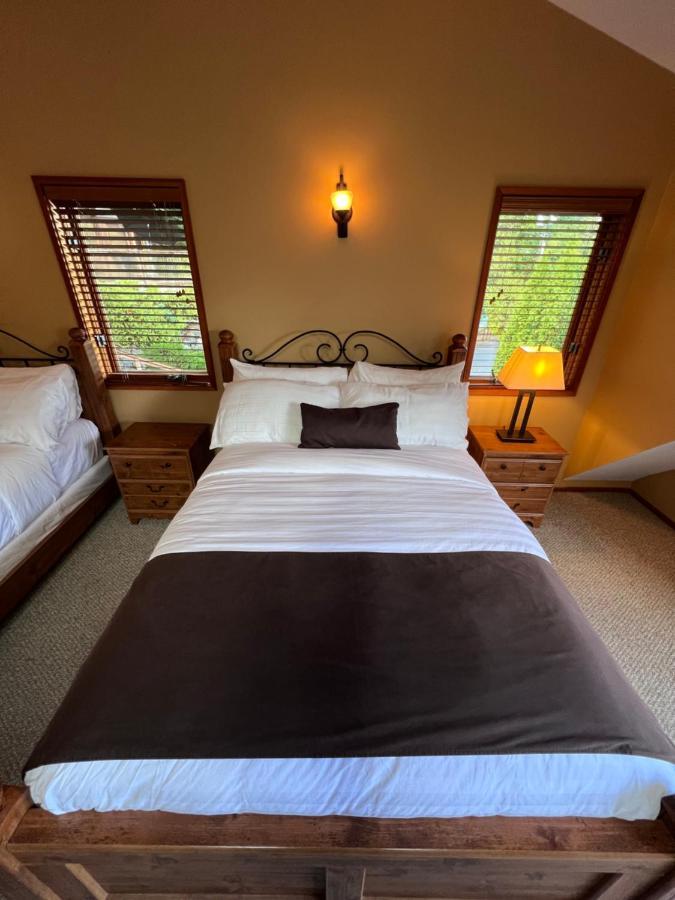 Sunshine Coast Resort Madeira Park Екстер'єр фото
