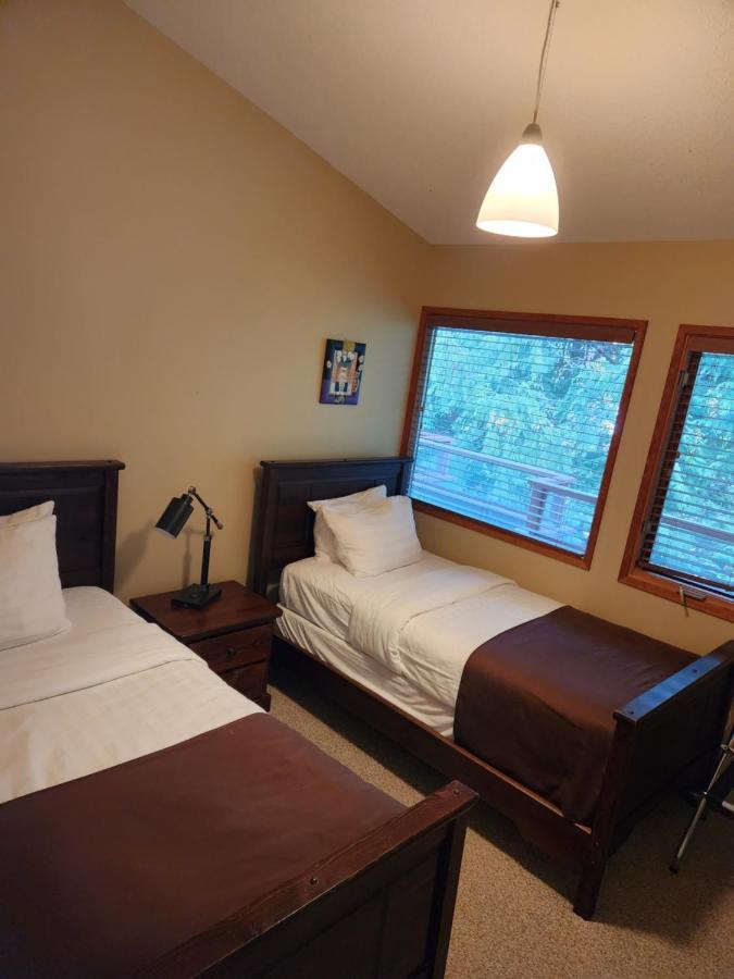 Sunshine Coast Resort Madeira Park Екстер'єр фото